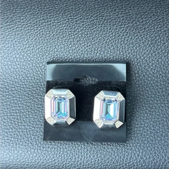 Vintage Christian Dior Aqua Blue crystal clip-on earrings - Picture 10 of 10